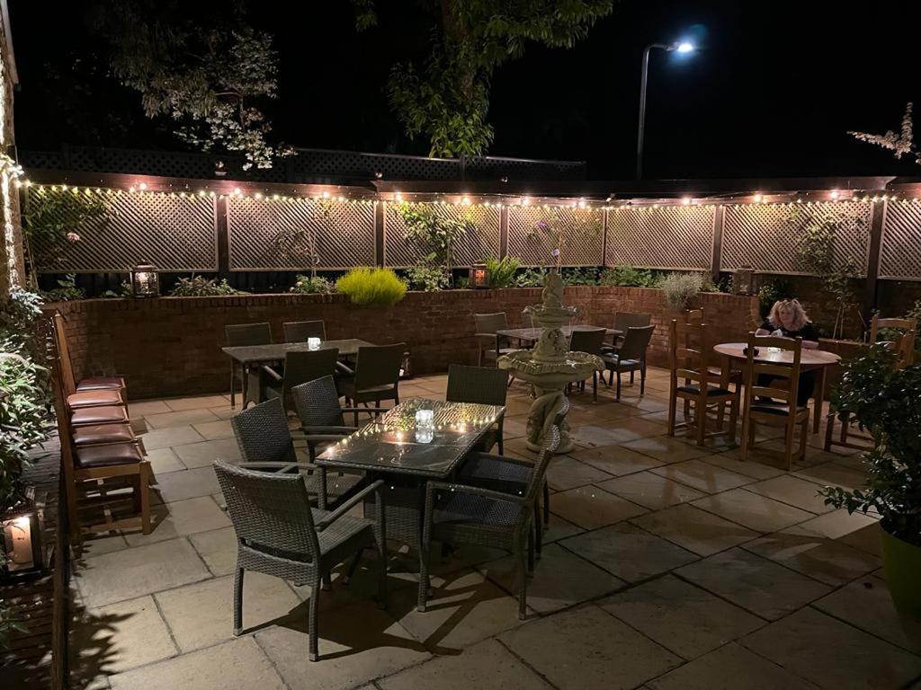 White Horse Inn & Restaurant Stoke Albany Bagian luar foto